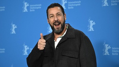 Perjalanan Karier Adam Sandler: Dari Komedian Saturday Night Live hingga Ikon Komedi Hollywood