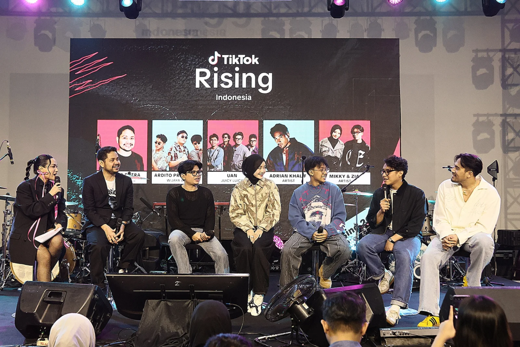 Playlist TikTok Rising 2025 Lagu Hits Terbaru - Update Viral!